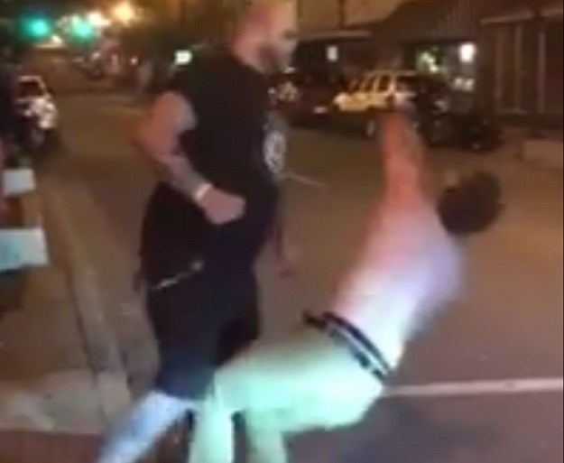 Ova snimka pokazuje zašto nije dobra ideja napasti MMA borca na ulici