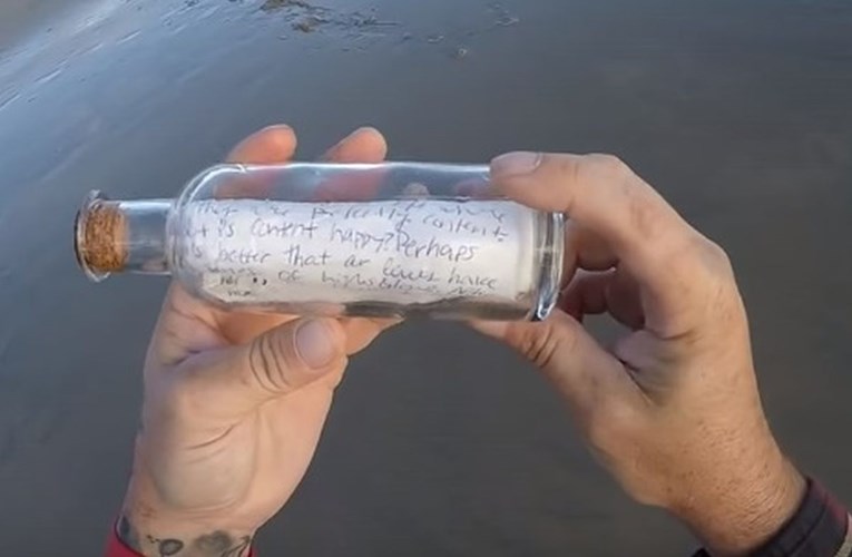 Ribar pronašao poruku u boci na obali Gaze, nije mogao vjerovati kad ju je pročitao
