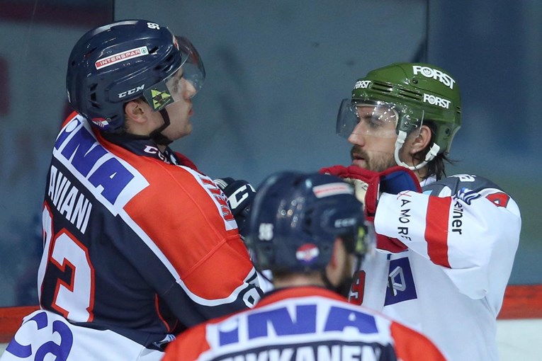 VIDEO Žestoka tučnjava hokejaša u Ledenoj, Medveščak izgubio od zadnje momčadi lige