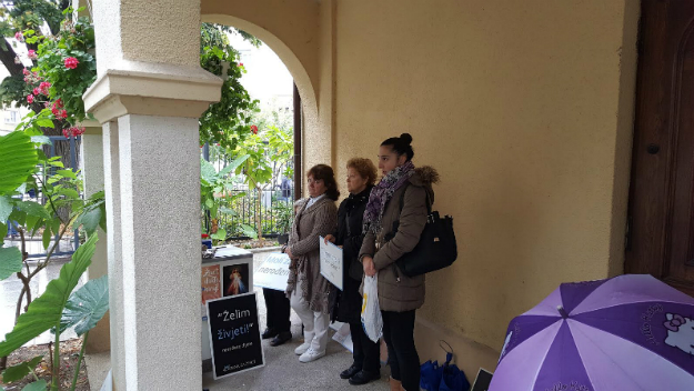 Radnička fronta poziva na akciju protiv molitelja: "Njima nije do djece nego do zaštite Crkve"