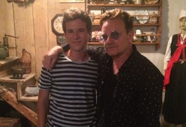 Bono Vox se udomaćio u Hrvatskoj: Banuo u konobu, večerao i fotkao se sa svim gostima