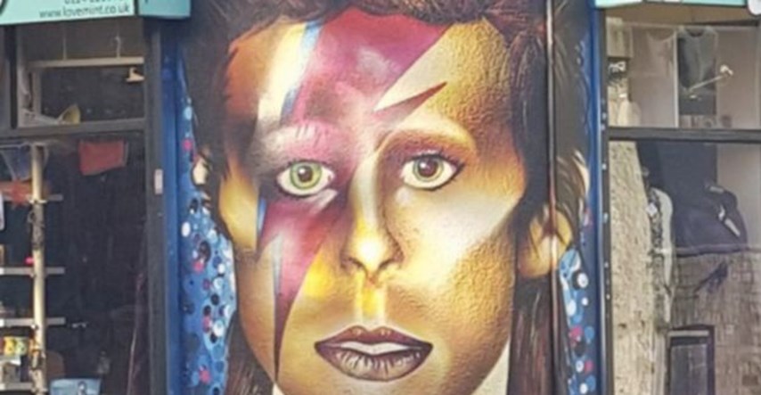 Internet poludio zbog uličnog umjetnika: Je li ovo je najbizarnija posveta Davidu Bowieju dosad?