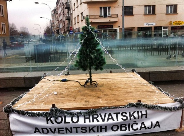 Jel` vidio Bandić ovo? Ruglo od božićne jelke s Kvatrića širi se društvenim mrežama