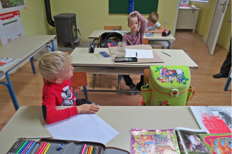Tužnim pričama iz Slavonije nema kraja: Osnovnu školu Drenje pohađaju samo tri brata u jednom razredu