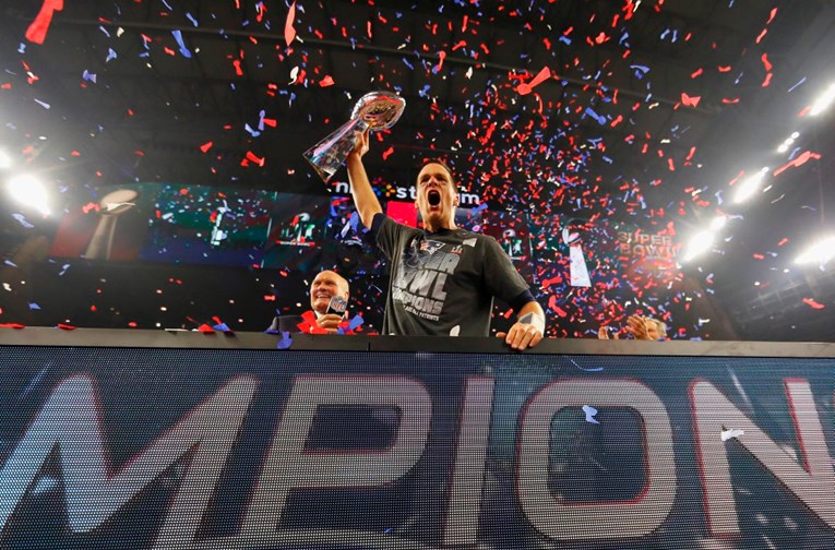 Najbolji košarkaš svijeta poklonio se junaku Super Bowla: "Ti si najveći svih vremena"