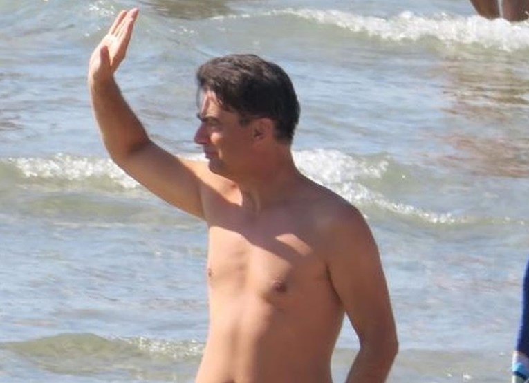FOTO Branko Grčić na plaži se pojavio u kupaćim gaćicama kakve se mnogi tipovi ne bi usudili nositi