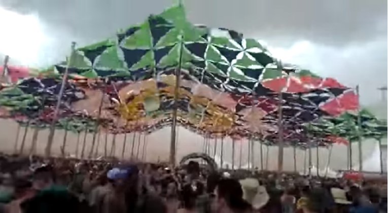 UZNEMIRUJUĆA SNIMKA Srušila se pozornica na glazbenom festivalu u Brazilu, poginuo DJ