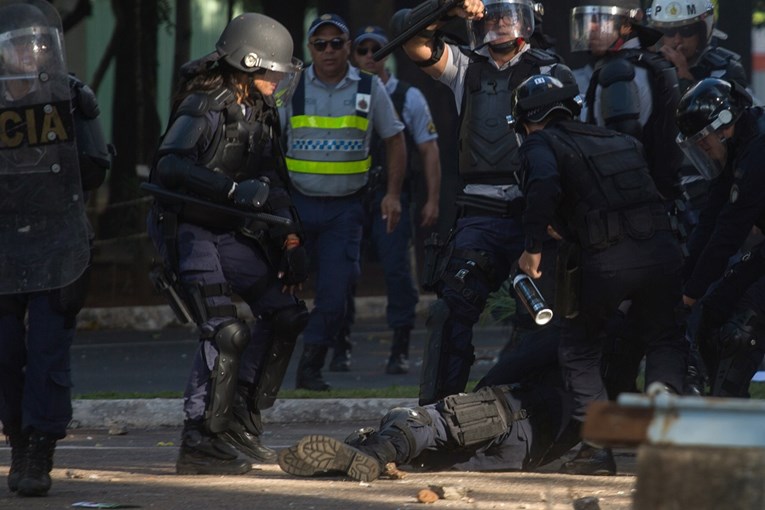 Tisuće Brazilaca prosvjeduju protiv predsjednika, vlada raspoređuje vojsku