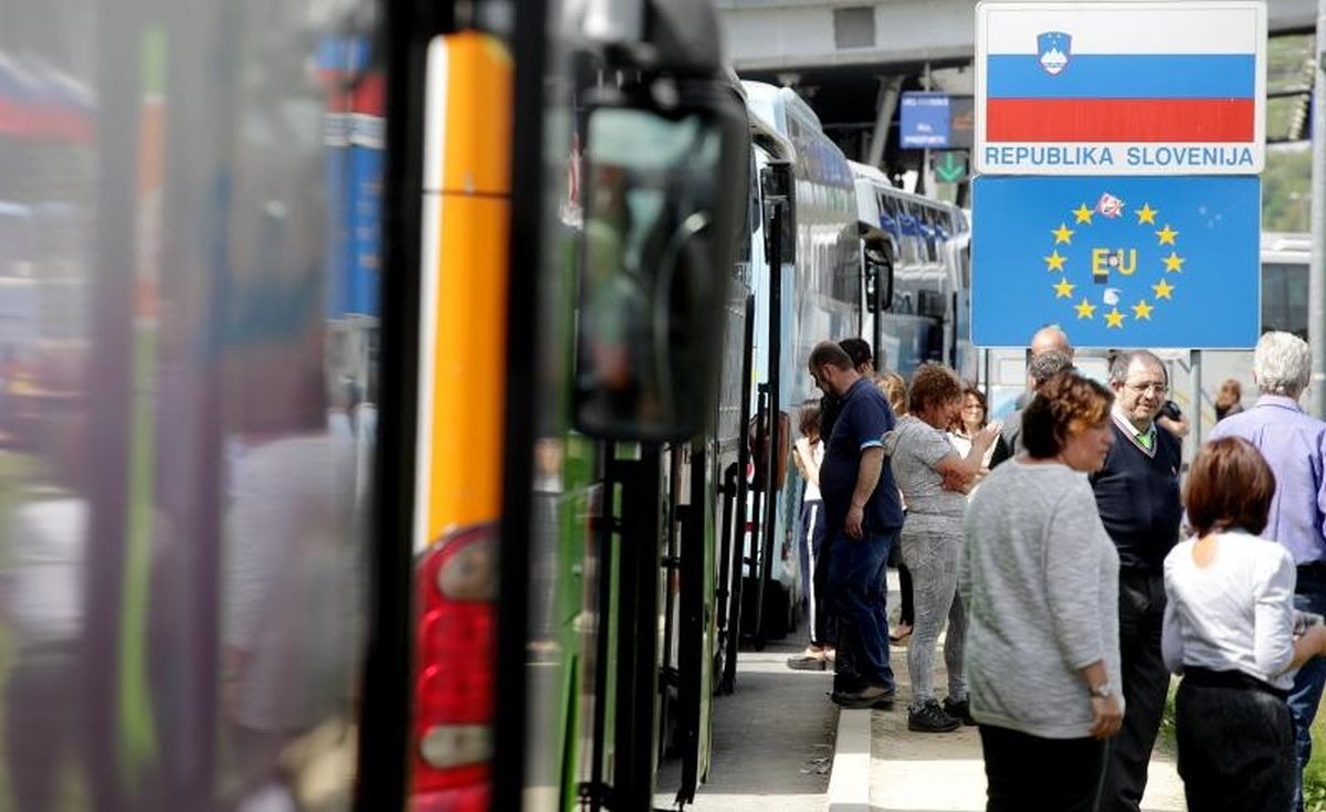 Na Bregani kamioni u koloni od 3 km čekaju izlazak