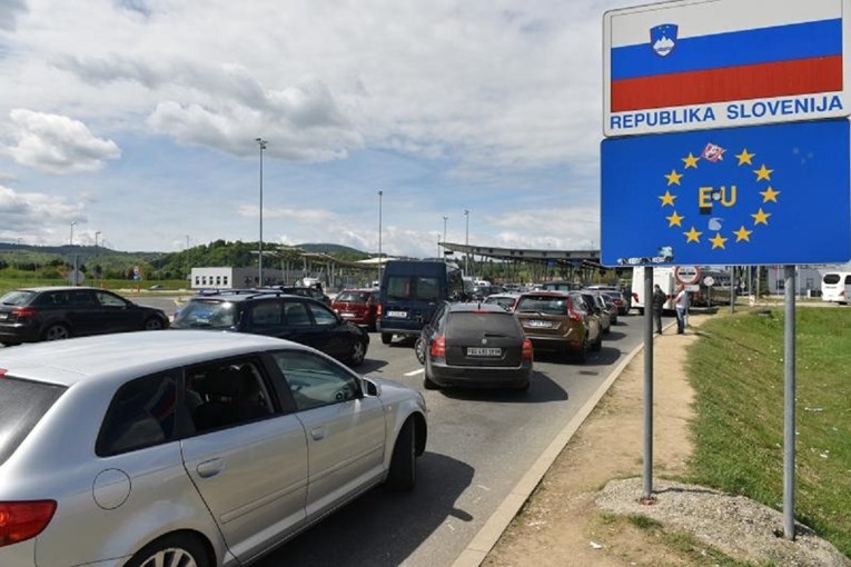 Slovenska policija u cisternama na granici pronašla 22 migranta