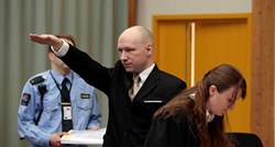 Masovni ubojica u sudnici pozdravio nacističkim pozdravom, pa se žalio na uvjete u zatvoru