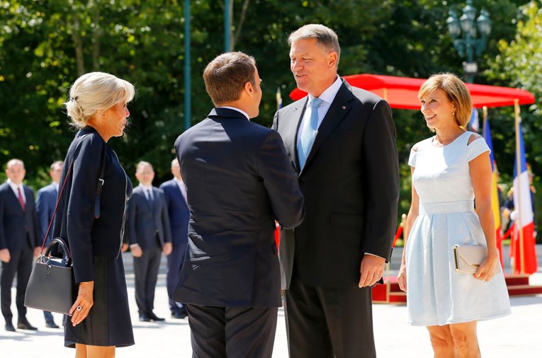 Modni dvoboj: Rumunjska prva dama kratkom haljinom nadmašila je Brigitte Macron