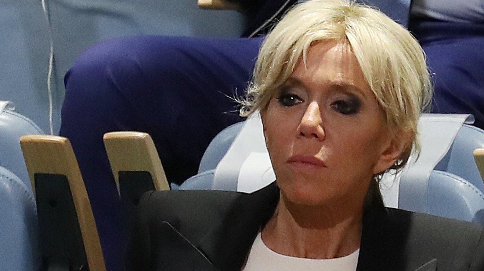 Zbog ove haljine baš svi su gledali u grudi prve dame Francuske