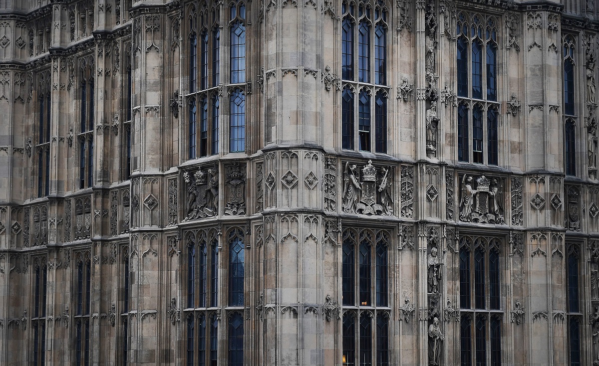 Britanski parlament raspravit će o peticiji kojom se želi spriječiti Trumpa da sramoti kraljicu
