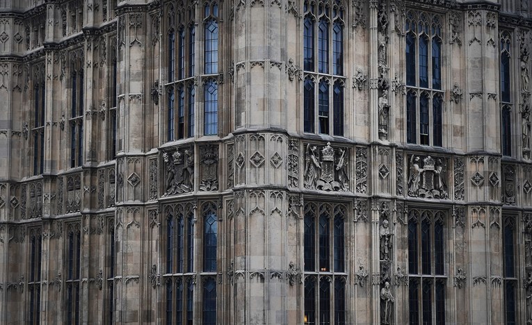 Britanski parlament raspravit će o peticiji kojom se želi spriječiti Trumpa da sramoti kraljicu