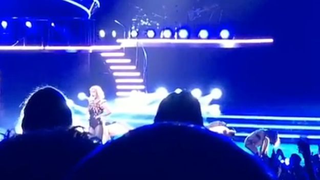 Doviknuo Britney da je debela kuja, evo kako mu je odbrusila s pozornice