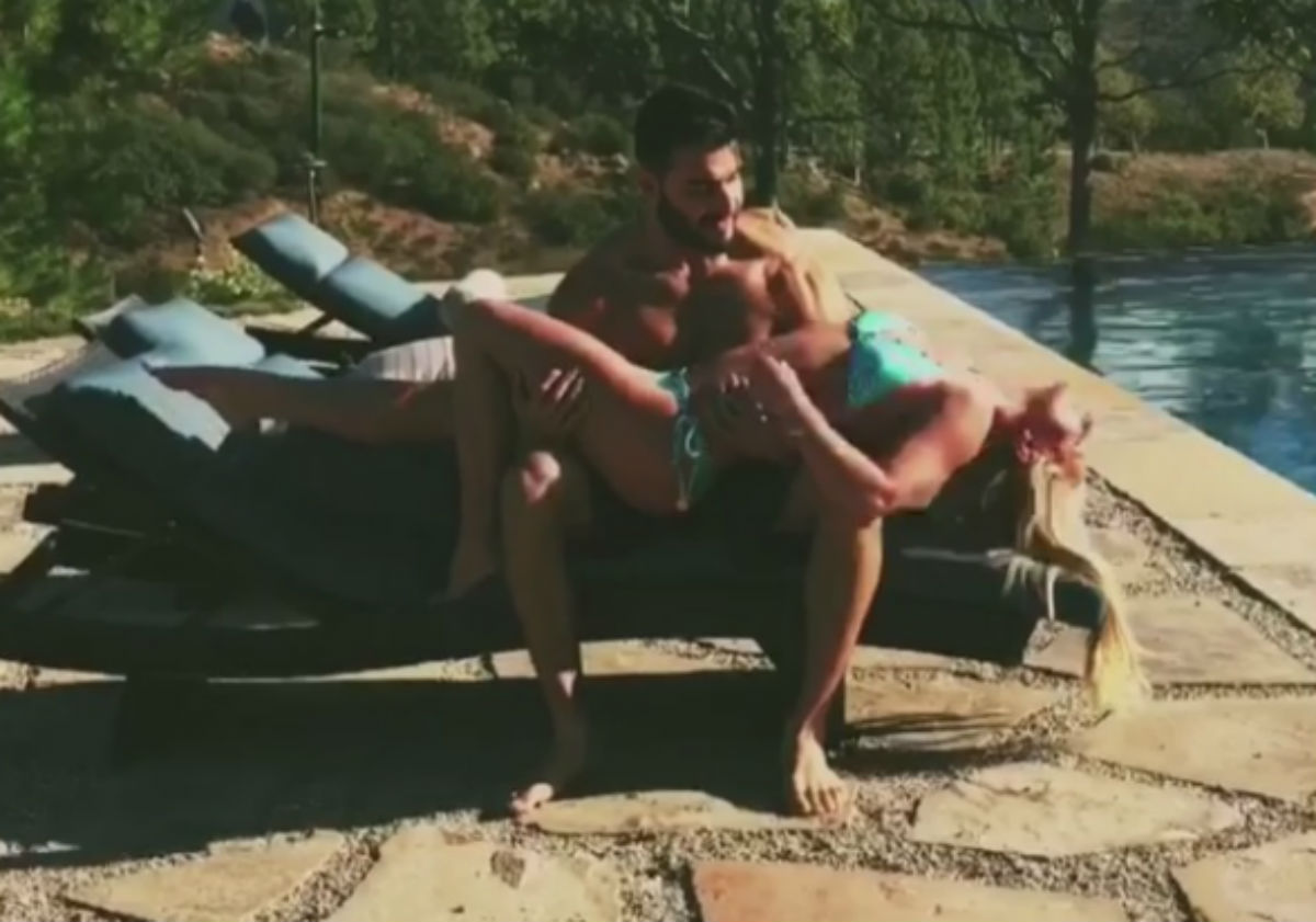 Britney Spears seksi fotkom proslavila prvu godišnjicu s prezgodnim dečkom