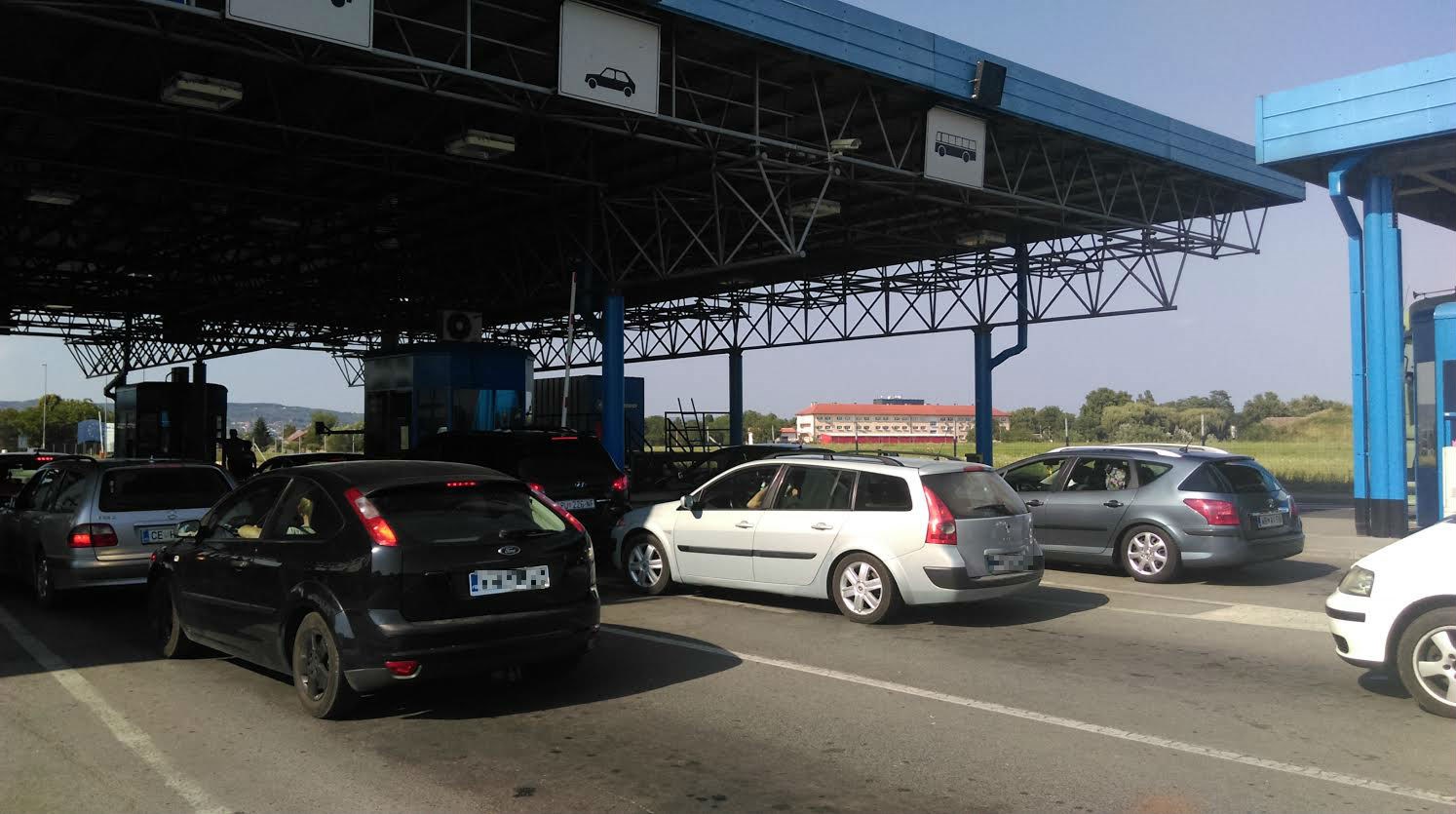 Uhićen na ulazu u Hrvatsku, imao je hrpu oružja, srpsko znakovlje i devet litara rakije