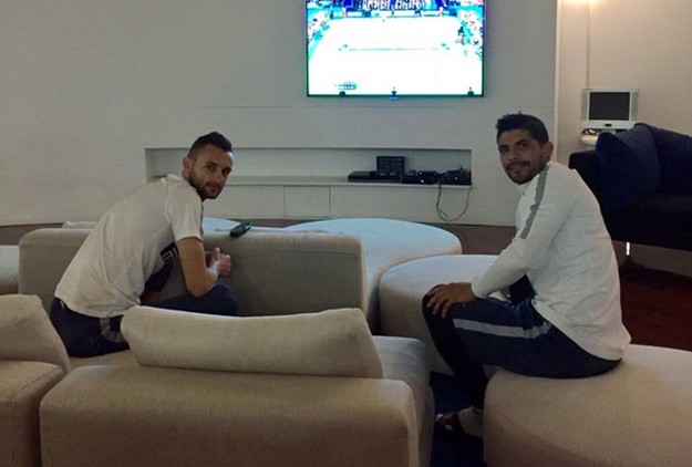 Za Hrvatsku se navija i u Milanu: Brozović s Interovim Argentincem prati finale Davis Cupa