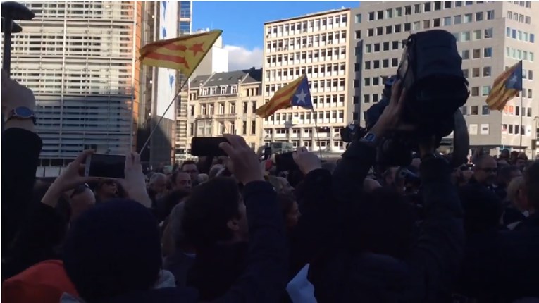 Nekoliko stotina prosvjednika za neovisnost Katalonije u Bruxellesu poručilo: "Europo, srami se"