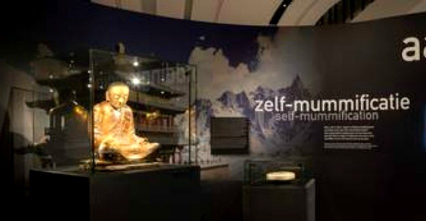 Popularni kip Bude s ljudskim ostacima bio je ukraden, zbog čega je povučen s izložbe