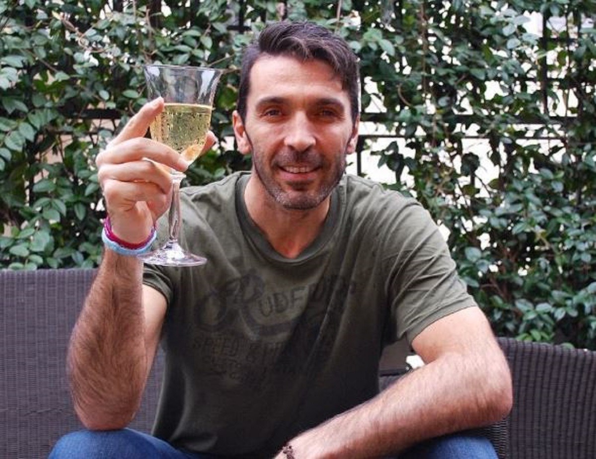 FOTO Slavni talijanski golman snimljen tijekom oralnog seksa na jahti