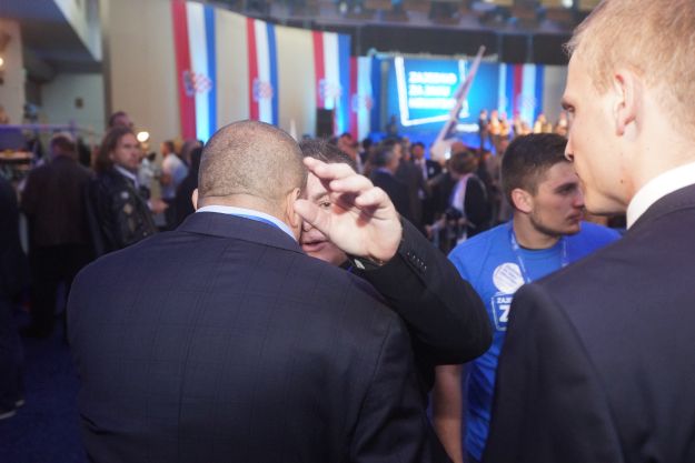 VIP gost HDZ-a Velimir Bujanec prijetio fotoreporteru Indexa: Izbacit ću te iz dvorane!