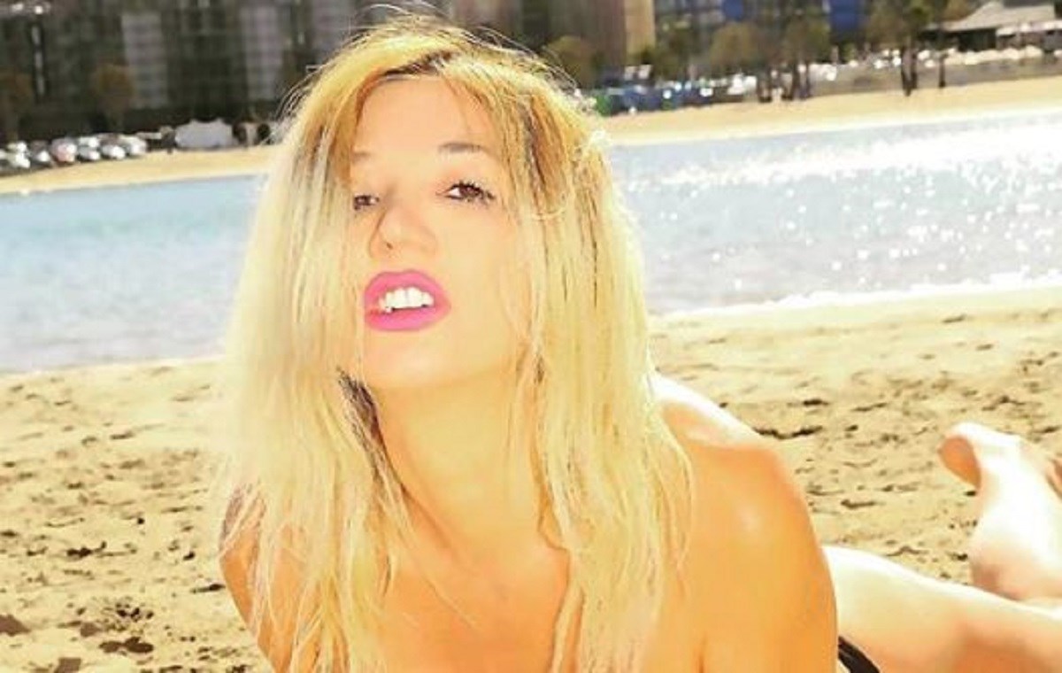 Bujna pjevačica pokazala gole grudi u Cannesu (18+)