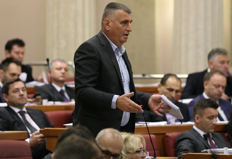 Bulj spustio Jandrokoviću: "Ti si ulizica, da dođe ISIS ti bi im virio iza guzice, je li te sramota"