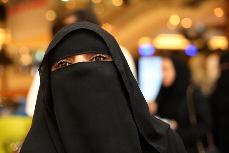 Njemački parlament podržao "djelomičnu" zabranu burki