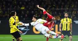 Borussia dobila superderbi, ali ostala bez golmana: Bürki slomio ruku protiv Bayerna
