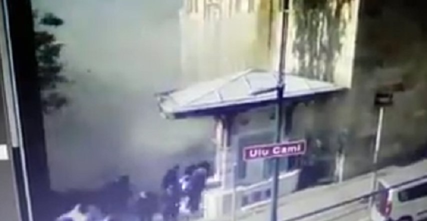 VIDEO Snimljen trenutak samoubilačkog napada ispred povijesne džamije u turskom gradu Bursi