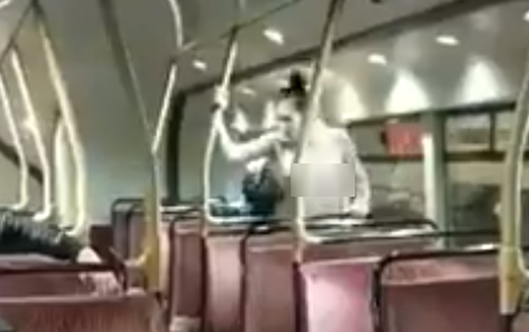 VIDEO Goli par snimljen tijekom seksa u gradskom autobusu