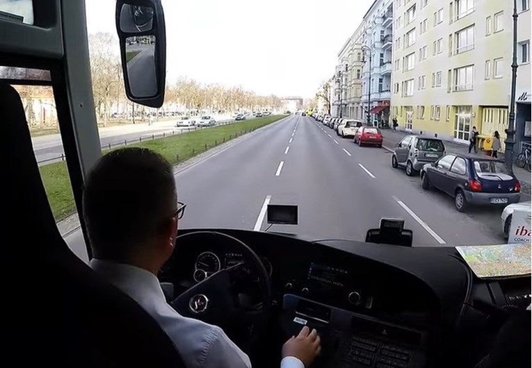 Zavod za zapošljavanje slijepom Slovencu ponudio posao vozača busa