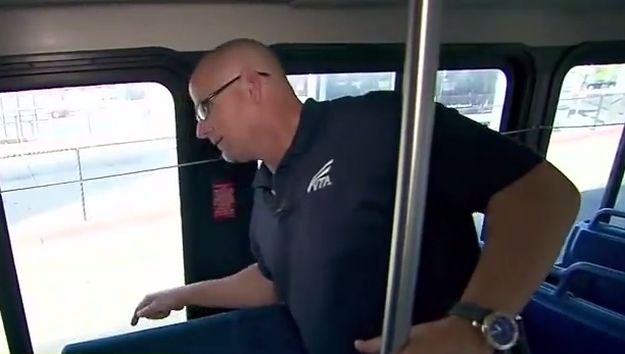 VIDEO Briljantna domišljatost: Herojskim činom vozač autobusa spasio dječaka od otmičara