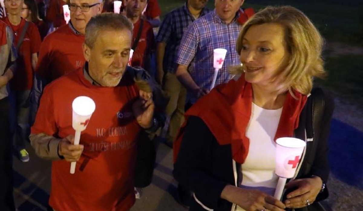 Milan Bandić je danas hodao s bakljom po Zagrebu