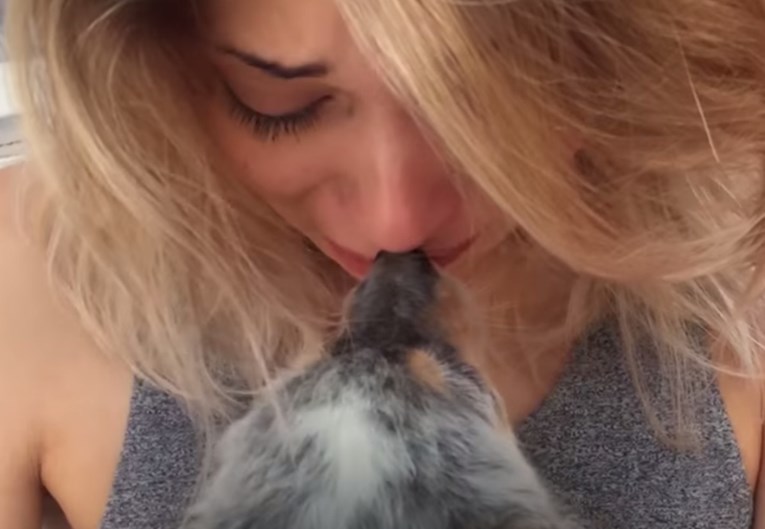 VIDEO Darovao joj je štene nakon što je ostala bez psa, a njezina reakcija je predivna
