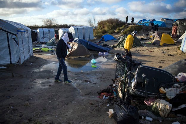 Migranti upali u francusku luku Calais i popeli se na britanski trajekt