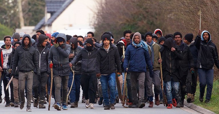Žestok sukob migranata u Francuskoj, četvorica u teškom stanju