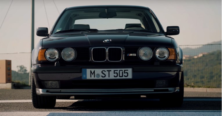 VIDEO BMW M5 je prava stvar, ali u formi legendarne kamatarke