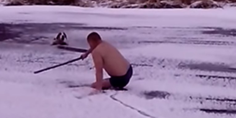 VIDEO Spasio je psa koji se utapao u zaleđenoj rijeci