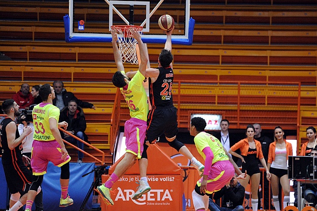 Cedevita u neizvjesnom derbiju pobijedila Mega Leks, Babić zabio 27 koševa