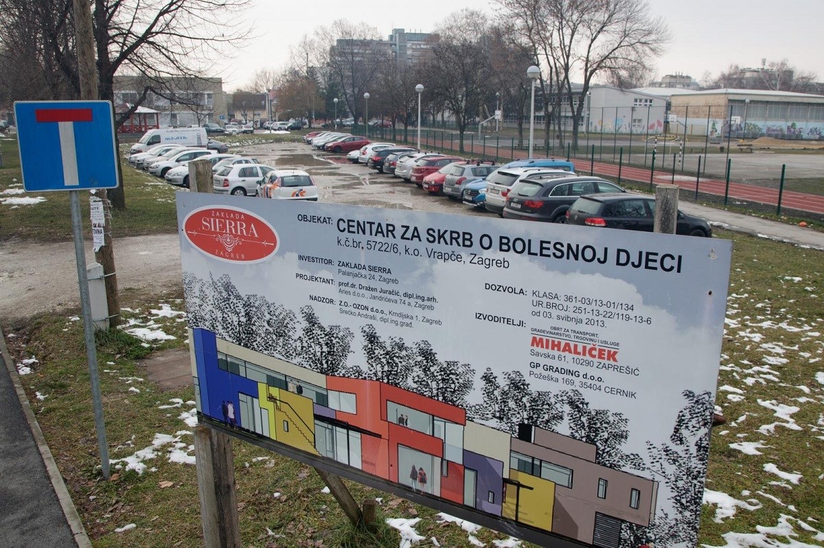 Zemljište na kojem se treba izgraditi Centar za skrb o bolesnoj djeci služi kao parking