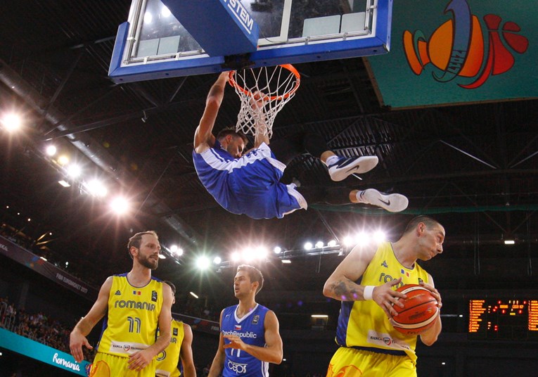 Rusi srušili domaćina Eurobasketa