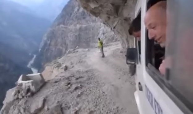 VIDEO Ovdje je vožnja igra životom - pogledajte najopasnije ceste svijeta