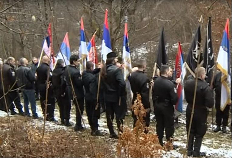 Sto četnika u crnim uniformama se postrojilo u Bosni
