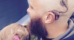 "Kakva legenda!": Tata obrijao glavu i tetovirao umjetnu pužnicu kako bi podržao kćerkicu