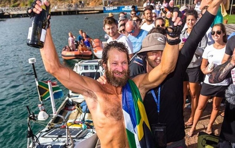FOTO Prešao Atlantski ocean na dasci za veslanje i postao prvi čovjek na svijetu kojem je to uspjelo