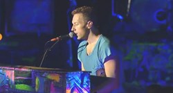 "Chris, poševi me": Zgodni frontman Coldplaya usred koncerta sjajno odgovorio na seksi ponudu