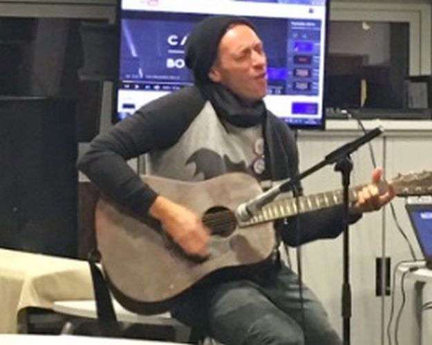 VIDEO Chris Martin pjesmom odao počast Georgeu Michaelu